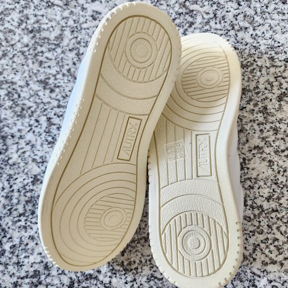 Autry Medalist Low Women’s Sneakers – White Silver Retro Vibes 👟✨ - Picture 10 of 12